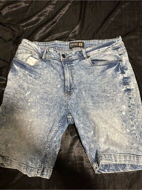 Zoo York Men’s Light Blue Acid-Wash Jean Shorts